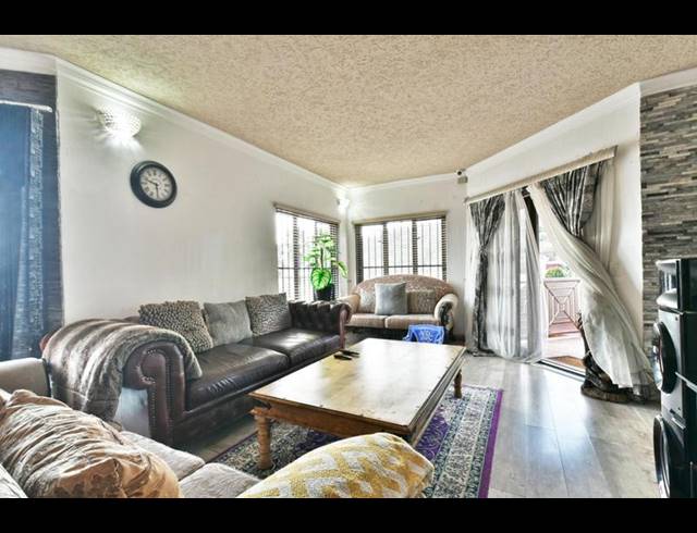 3 BEDROOM APARTMENT FOR SALE IN BASSONIA